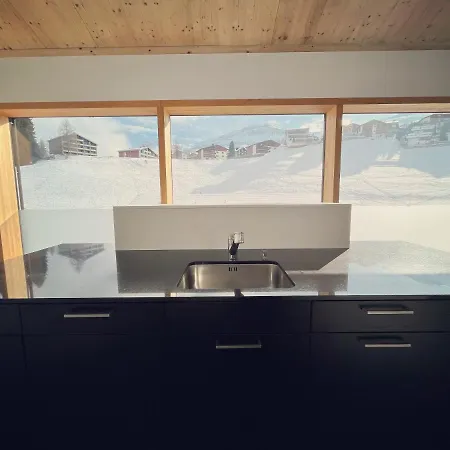 3 Bedroom In Front Of *