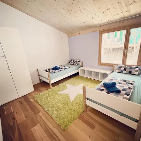 아파트 3 Bedroom In Front Of