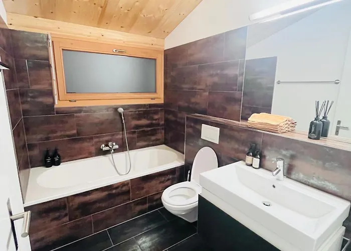 3 Bedroom In Front Of *