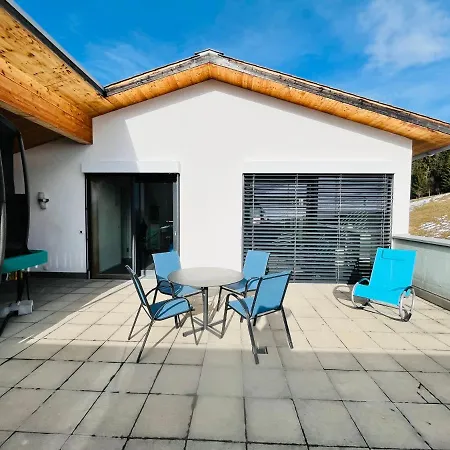 3 Bedroom In Front Of *