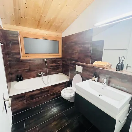 3 Bedroom In Front Of *