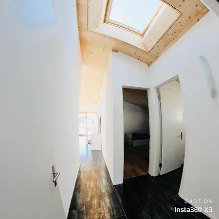 3 Bedroom In Front Of *