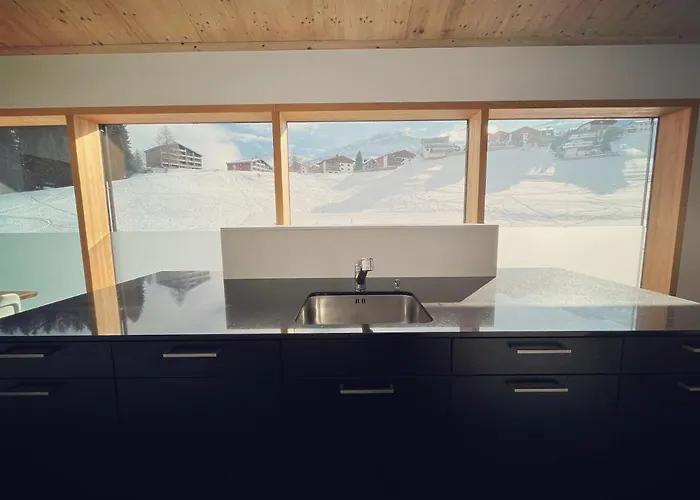 3 Bedroom In Front Of *