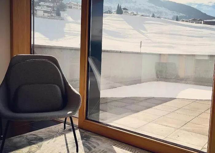 3 Bedroom In Front Of *