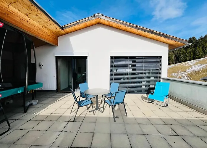 3 Bedroom In Front Of *