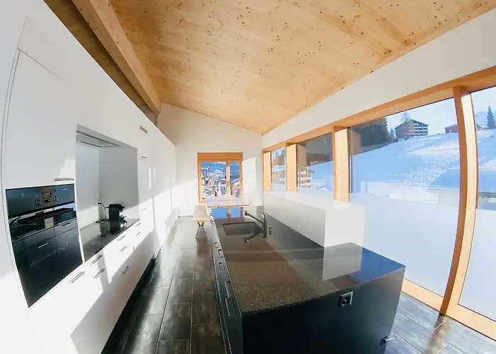 3 Bedroom In Front Of *