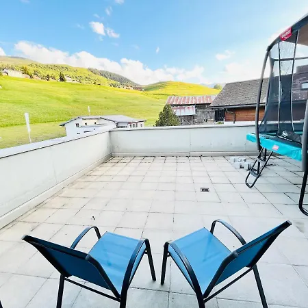 3 Bedroom In Front Of Apartment *