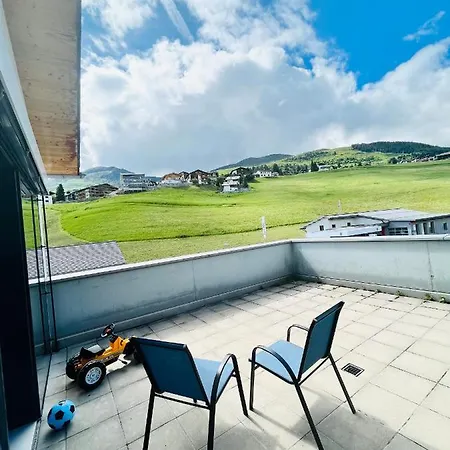 3 Bedroom In Front Of Apartment *