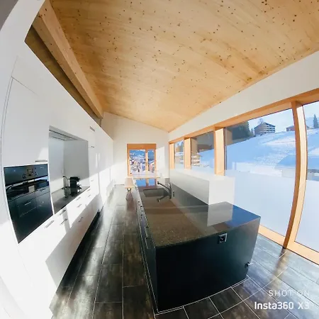 3 Bedroom In Front Of *