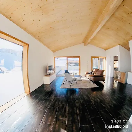 3 Bedroom In Front Of Apartment